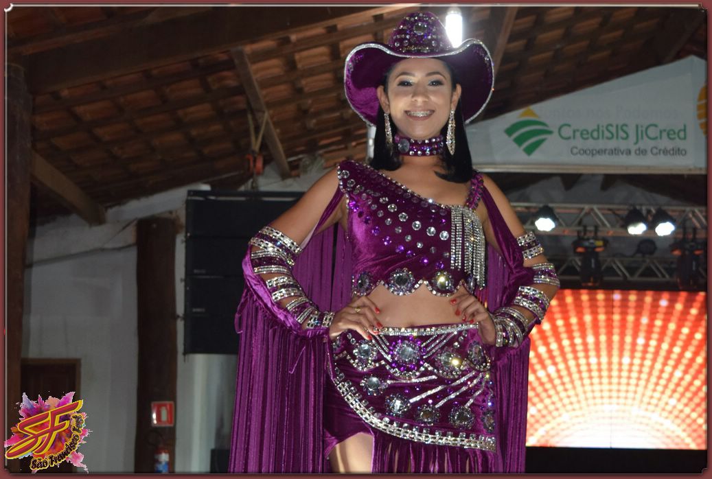 DESFILE DA RAINHA DA EXPOVALE 2019